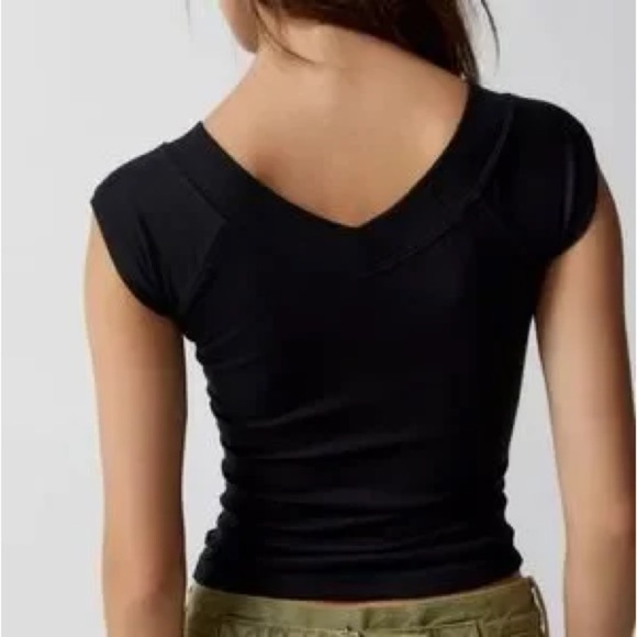 Urban Outfitters BDG Shannen Ribbed V-Neck Top - Size M - Black - NWOT - Picture 2 of 8